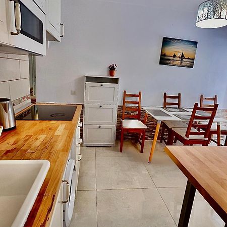 Cozy Two Bed Apartment. Адехе Екстер'єр фото