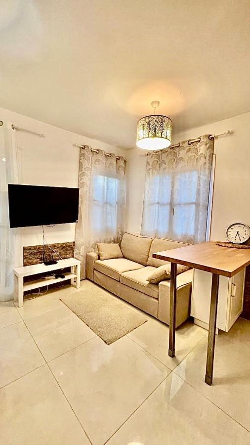 Cozy Two Bed Apartment. Адехе Екстер'єр фото